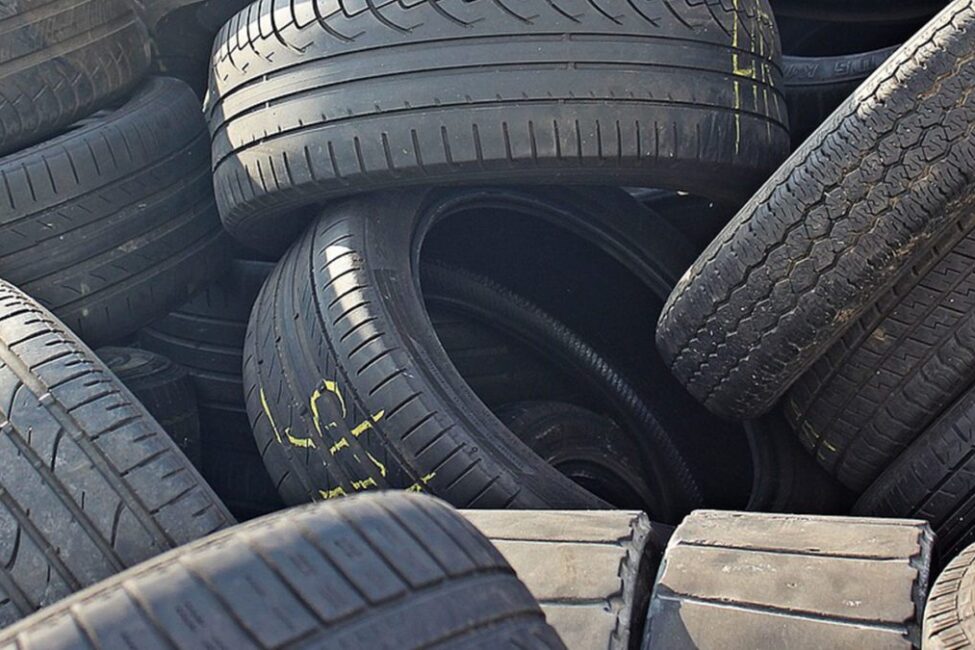 Transformando Resíduos em Riqueza: Iniciando um Negócio de Reciclagem de Pneus na África